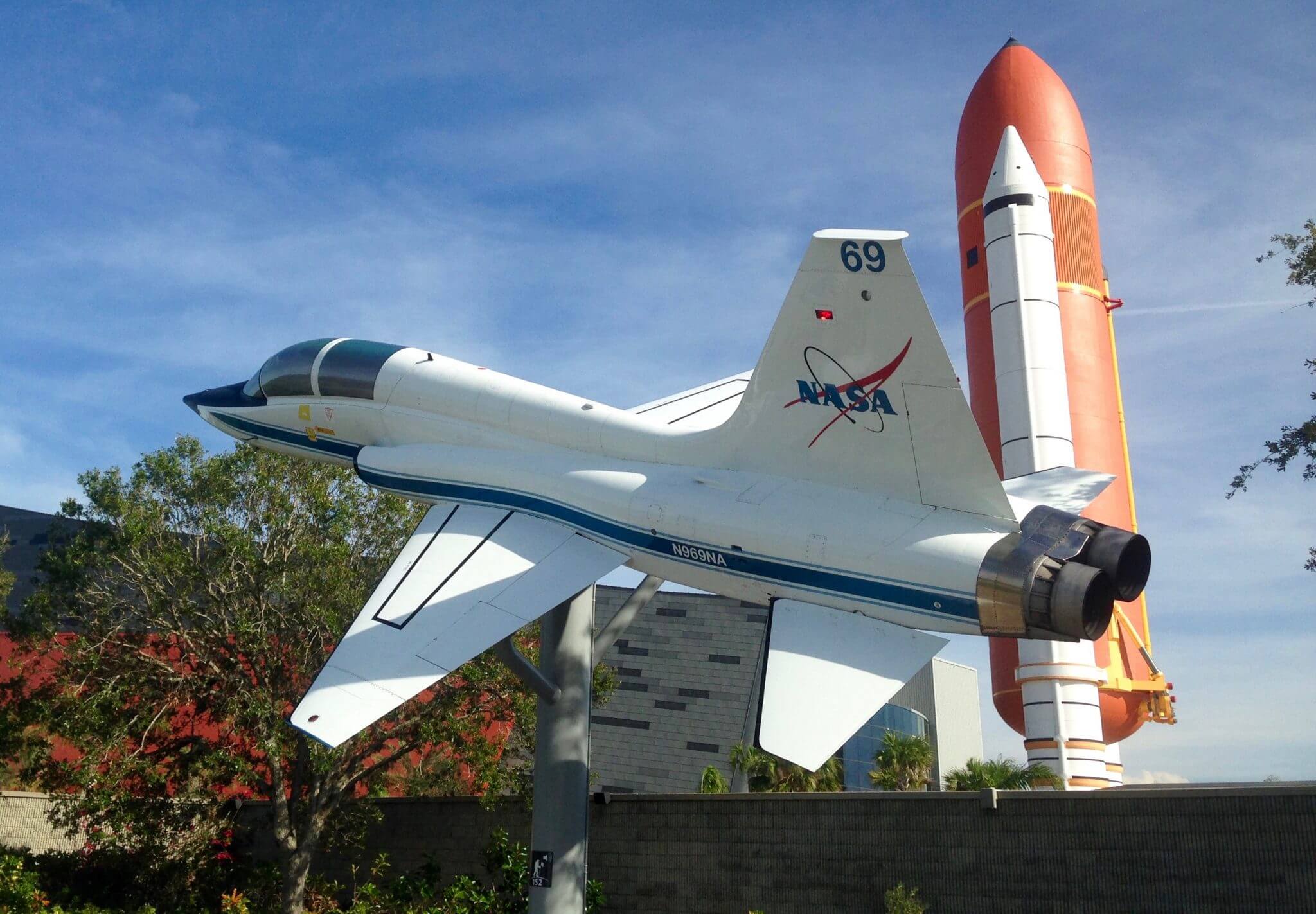 Tour Kennedy Space Center. Space Shuttle adn Atlantis